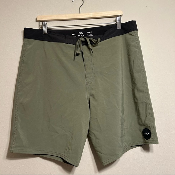 RVCA Other - RVCA Men’s Green Boardshort Size 36
